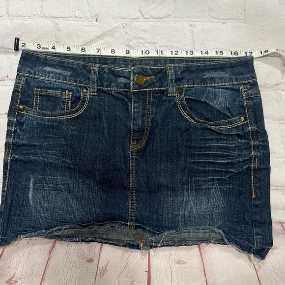 CANDIES women’s denim micro mini skirts raw hemming in size 9. GUC Vintage Y2K - Picture 2 of 9